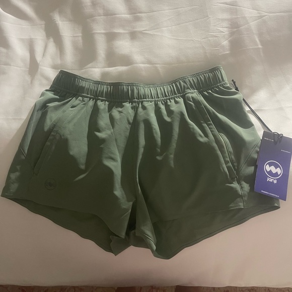 janji Pants - Janji Women's 3 in Transit Tech Short new with tag